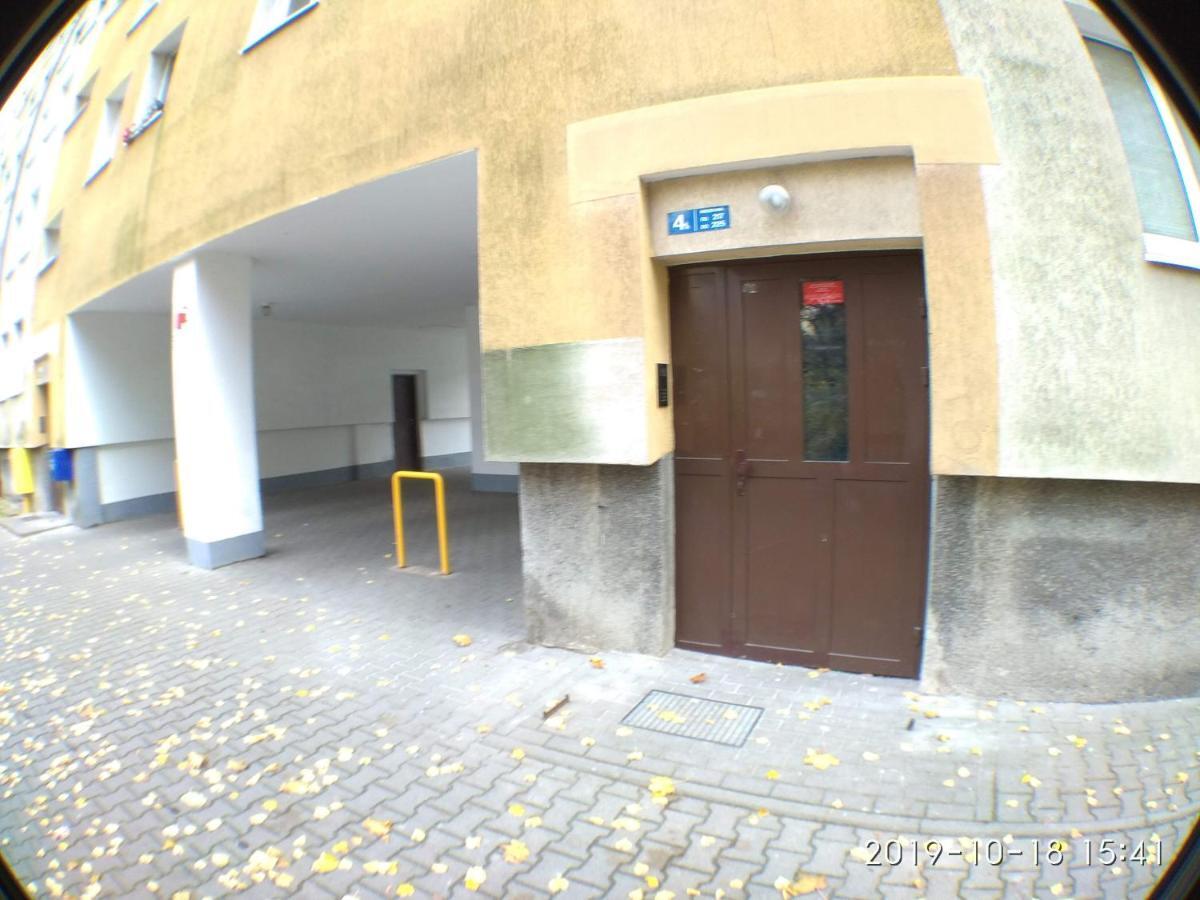 2120 Przyjazni 4 - Tanie Pokoje - Samodzielne Zameldowanie - Self Check In Poznaň Exteriér fotografie
