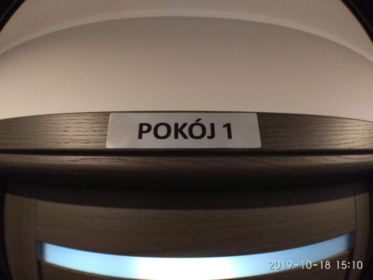 2120 Przyjazni 4 - Tanie Pokoje - Samodzielne Zameldowanie - Self Check In Poznaň Exteriér fotografie