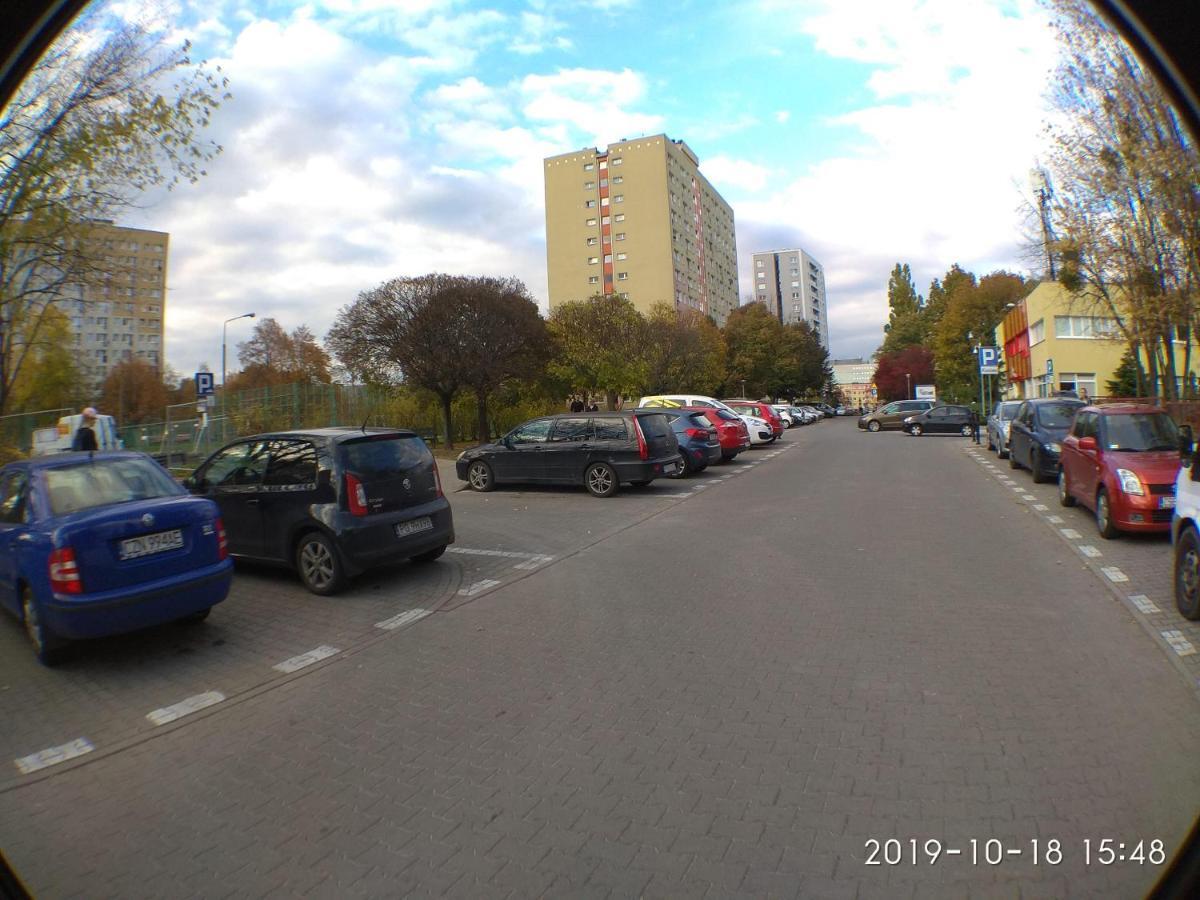 2120 Przyjazni 4 - Tanie Pokoje - Samodzielne Zameldowanie - Self Check In Poznaň Exteriér fotografie