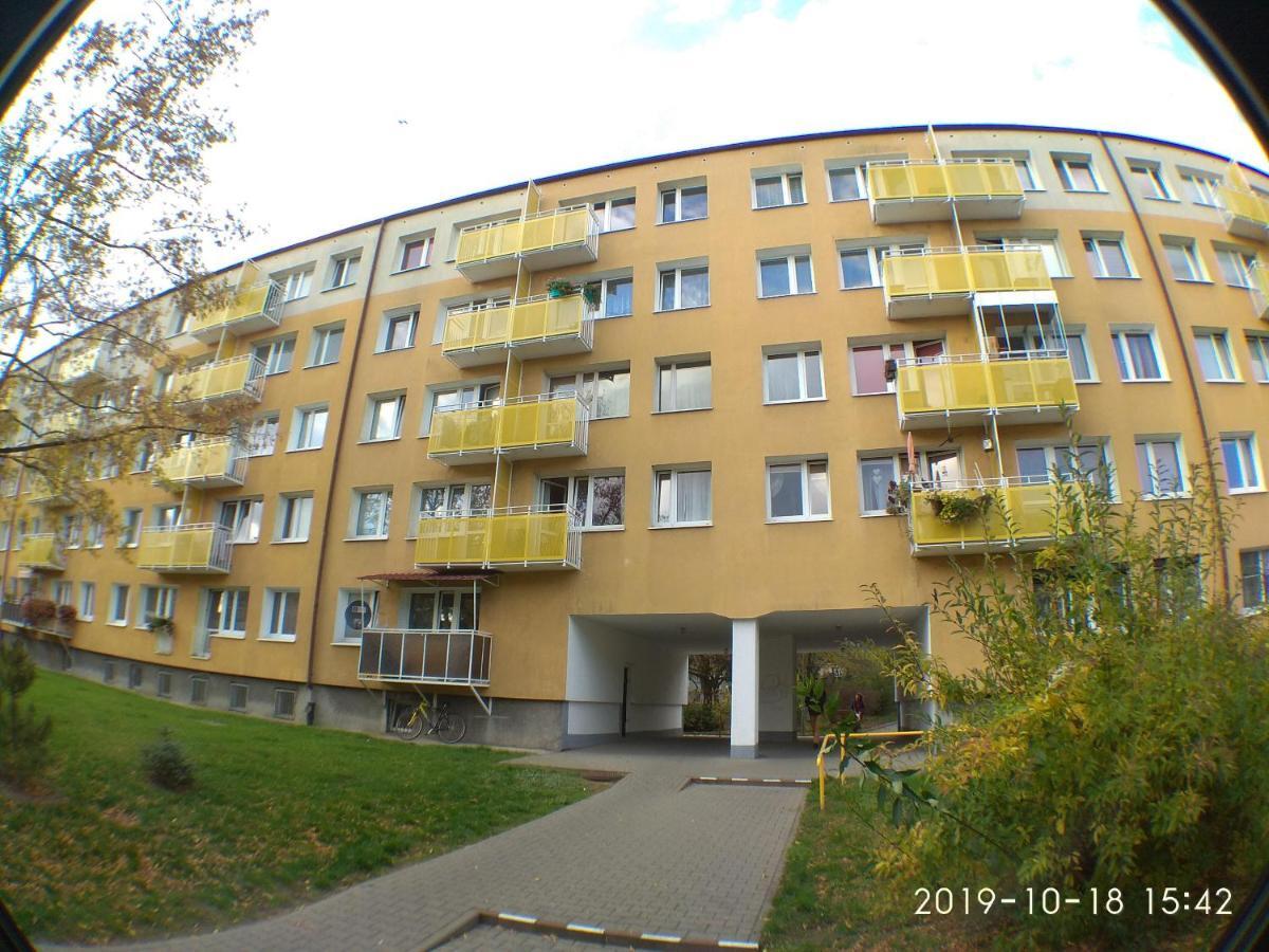 2120 Przyjazni 4 - Tanie Pokoje - Samodzielne Zameldowanie - Self Check In Poznaň Exteriér fotografie
