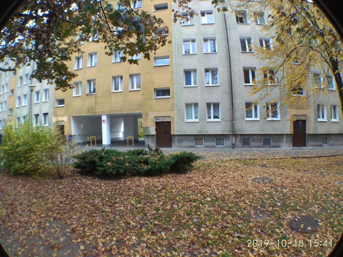 2120 Przyjazni 4 - Tanie Pokoje - Samodzielne Zameldowanie - Self Check In Poznaň Exteriér fotografie