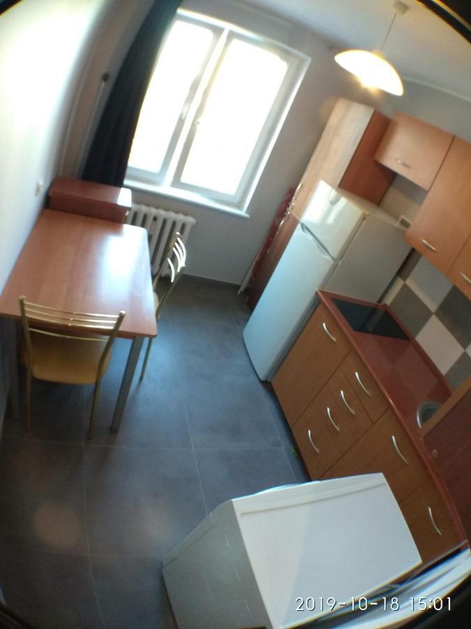 2120 Przyjazni 4 - Tanie Pokoje - Samodzielne Zameldowanie - Self Check In Poznaň Exteriér fotografie