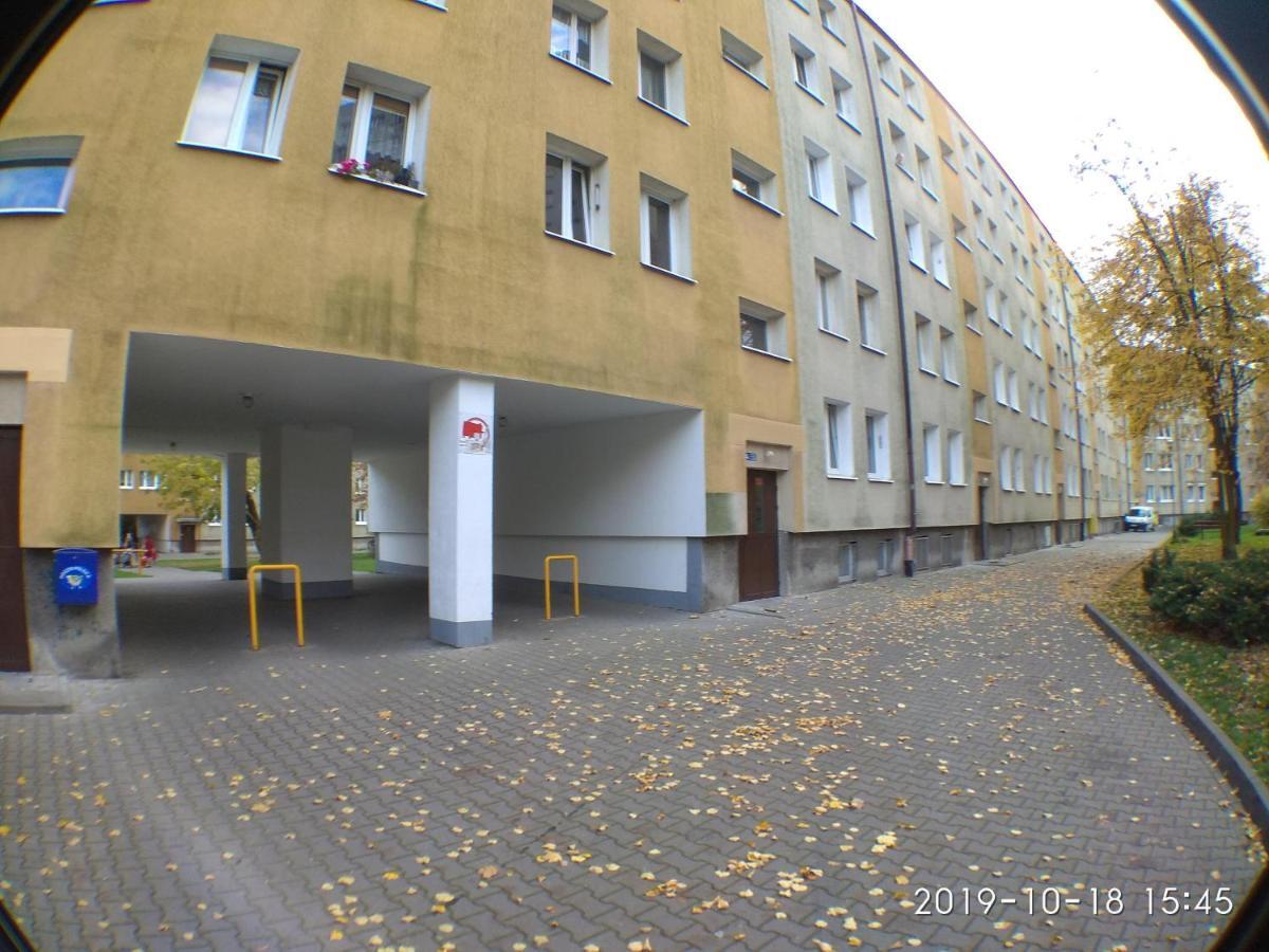 2120 Przyjazni 4 - Tanie Pokoje - Samodzielne Zameldowanie - Self Check In Poznaň Exteriér fotografie