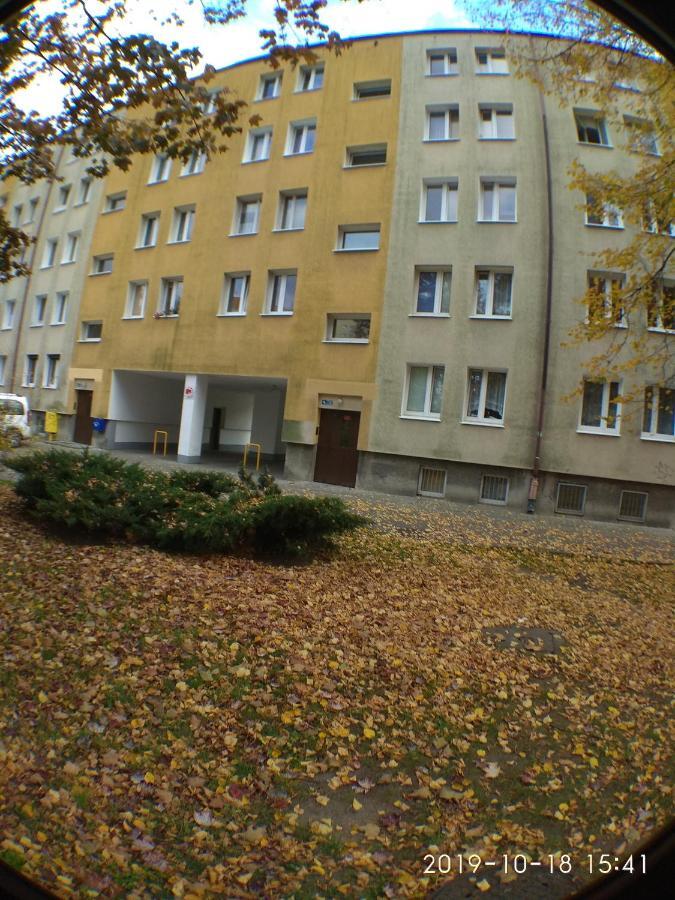 2120 Przyjazni 4 - Tanie Pokoje - Samodzielne Zameldowanie - Self Check In Poznaň Exteriér fotografie