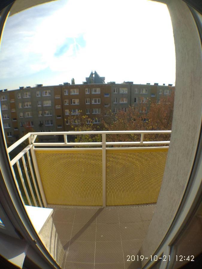 2120 Przyjazni 4 - Tanie Pokoje - Samodzielne Zameldowanie - Self Check In Poznaň Exteriér fotografie