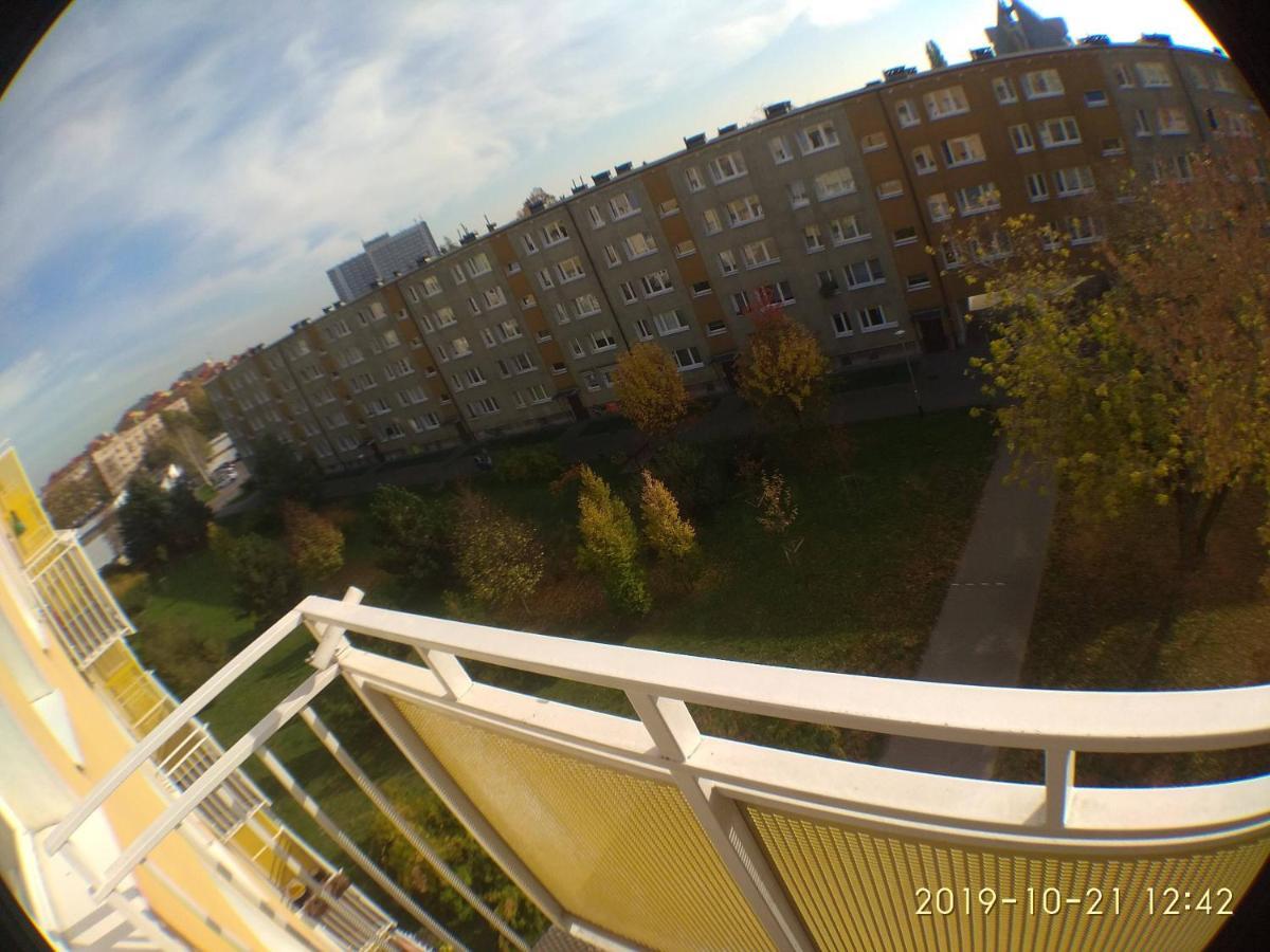 2120 Przyjazni 4 - Tanie Pokoje - Samodzielne Zameldowanie - Self Check In Poznaň Exteriér fotografie