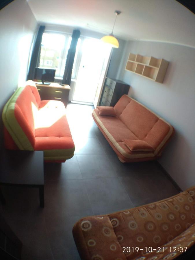 2120 Przyjazni 4 - Tanie Pokoje - Samodzielne Zameldowanie - Self Check In Poznaň Exteriér fotografie